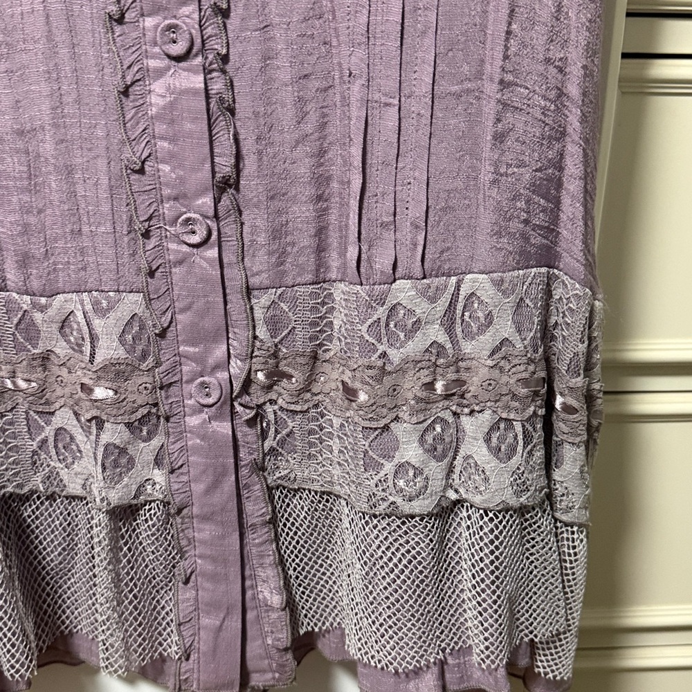 Pretty Angel Mauve Lace Button-Up Top - Picture 5 of 8